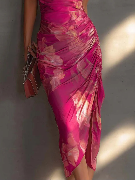 Ysaline | Robe Fourreau Fuchsia à Imprimé Floral, Drapée de Côté et Fendue