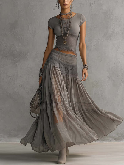 Monique | Ensemble top gris à empiècements en dentelle et jupe longue plissée