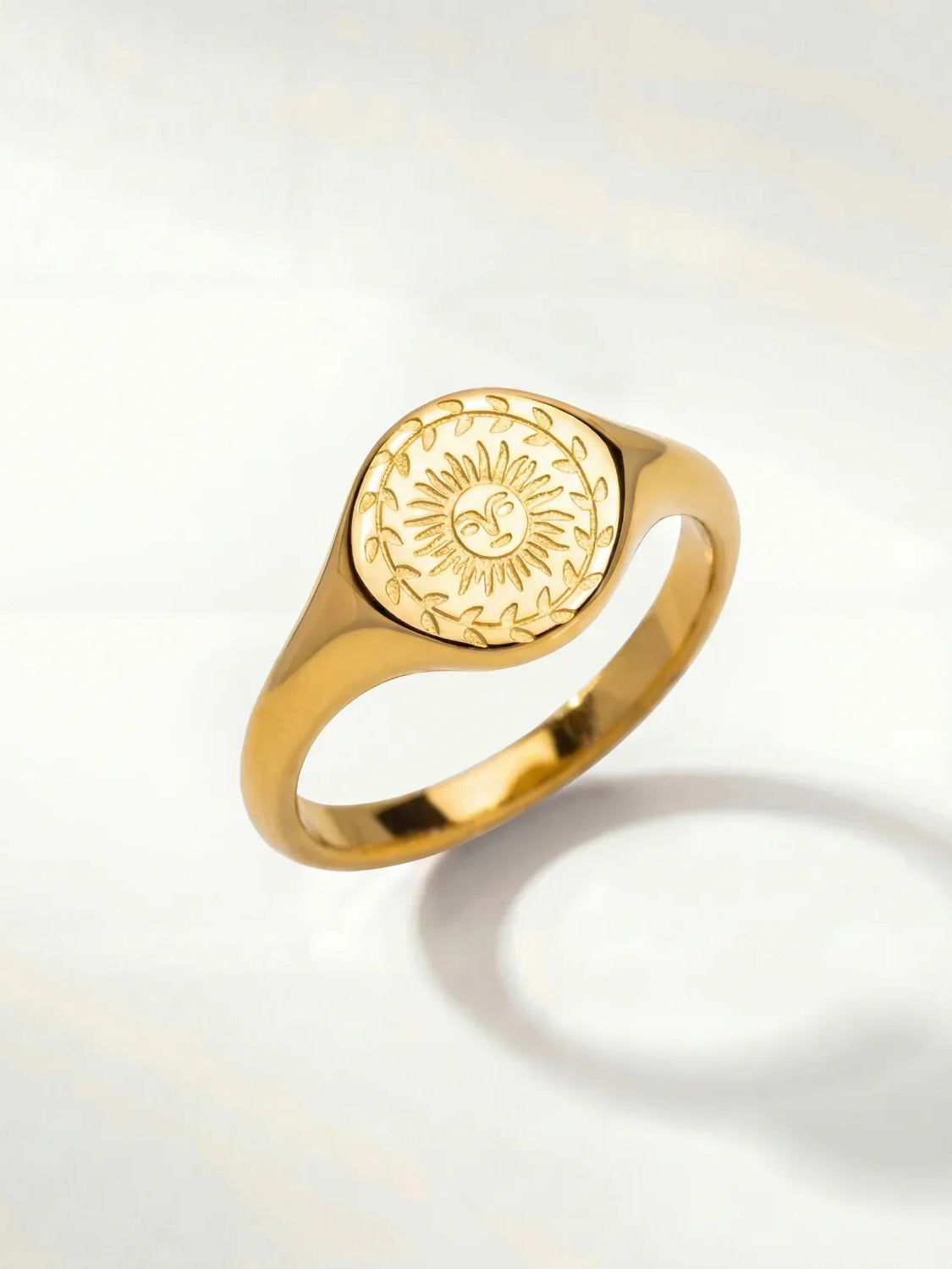 Jean | Signetring med graverad sol, guld