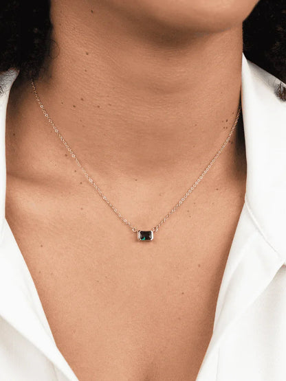Esther | Halsband med smaragdslipat hänge, guld