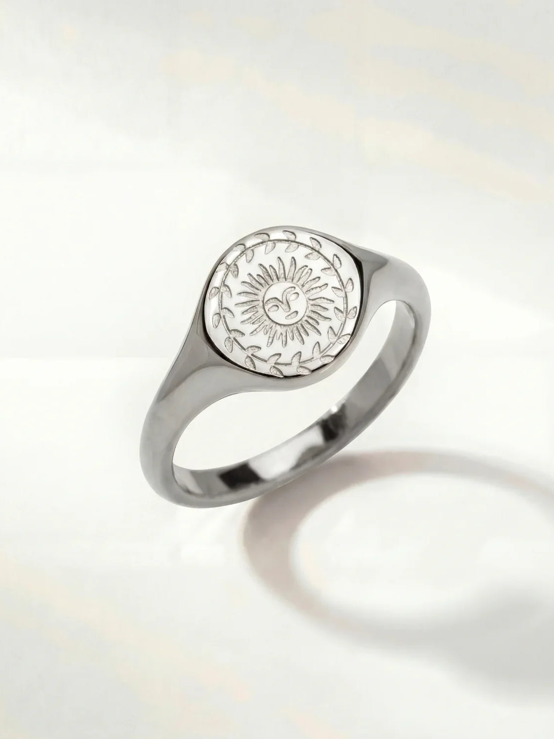 Jean | Signetring med graverad sol, guld