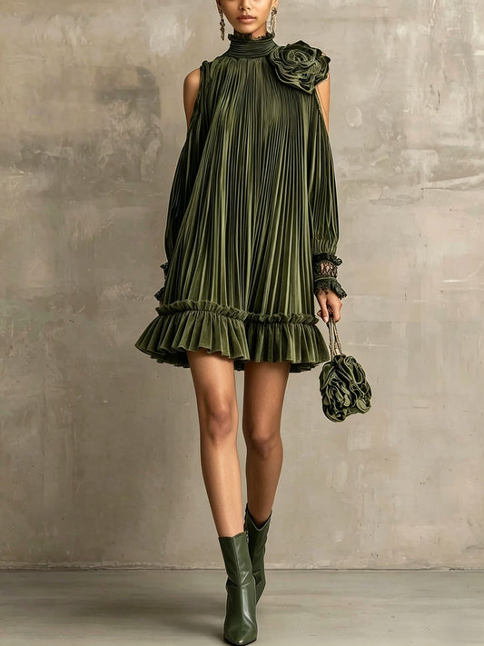 Eulalie | Robe Courte Plissée Vert Olive à Col Montant, Volant et Détail Rose