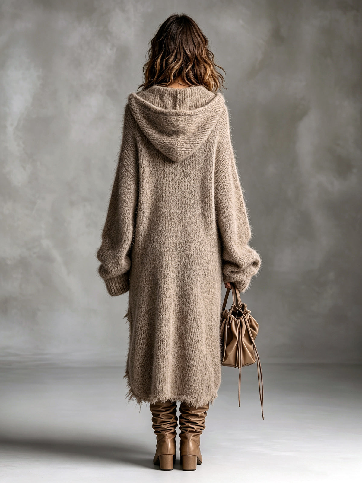 Améline - Robe Midi en Maille Duveteuse à Capuche
