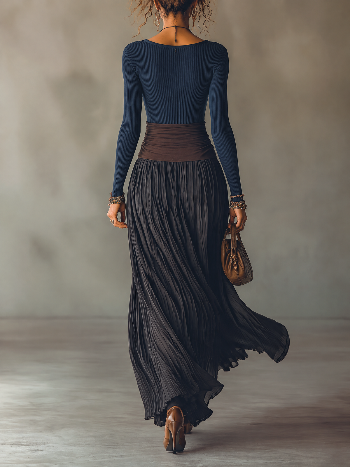 Séverine | Ensemble Haut en Maille Côtelée Bleu Marine et Jupe Longue Plissée à Taille Colorblock