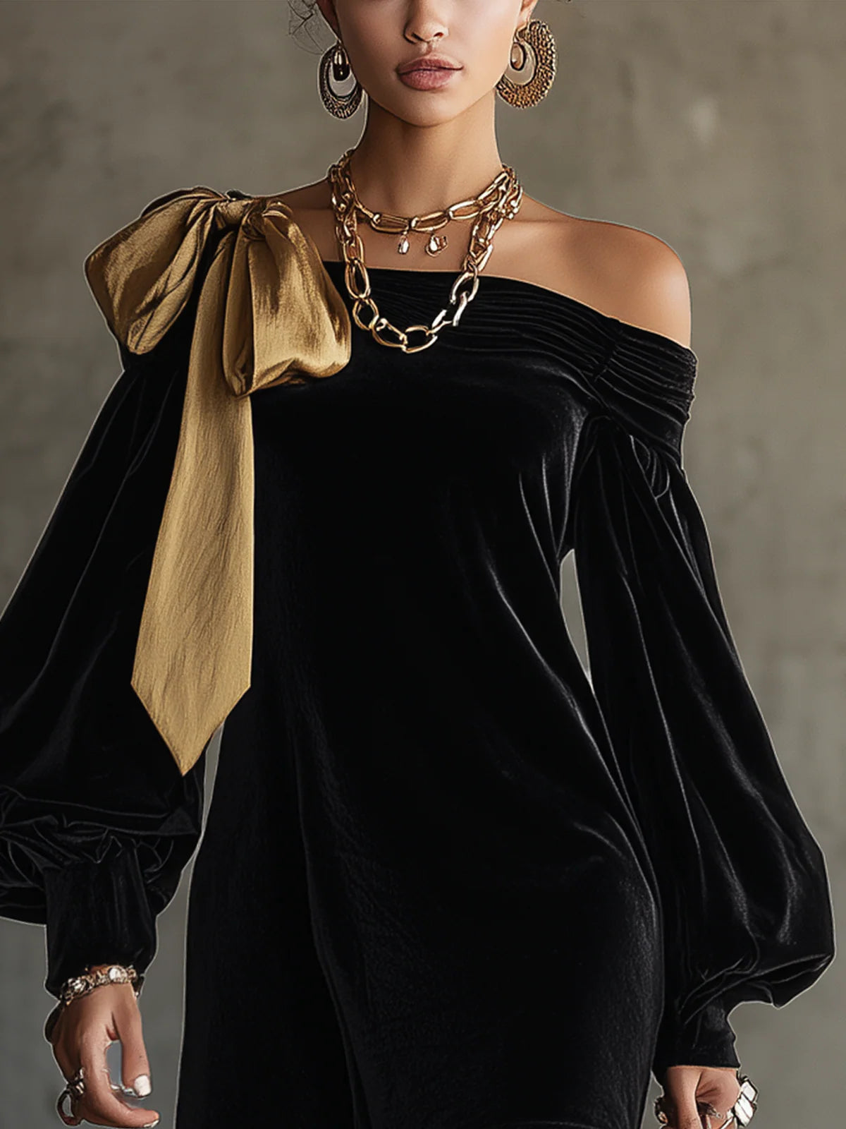 Ysaline | Mini Robe Épaules Dénudées en Velours Noir et Satin Doré Patchwork