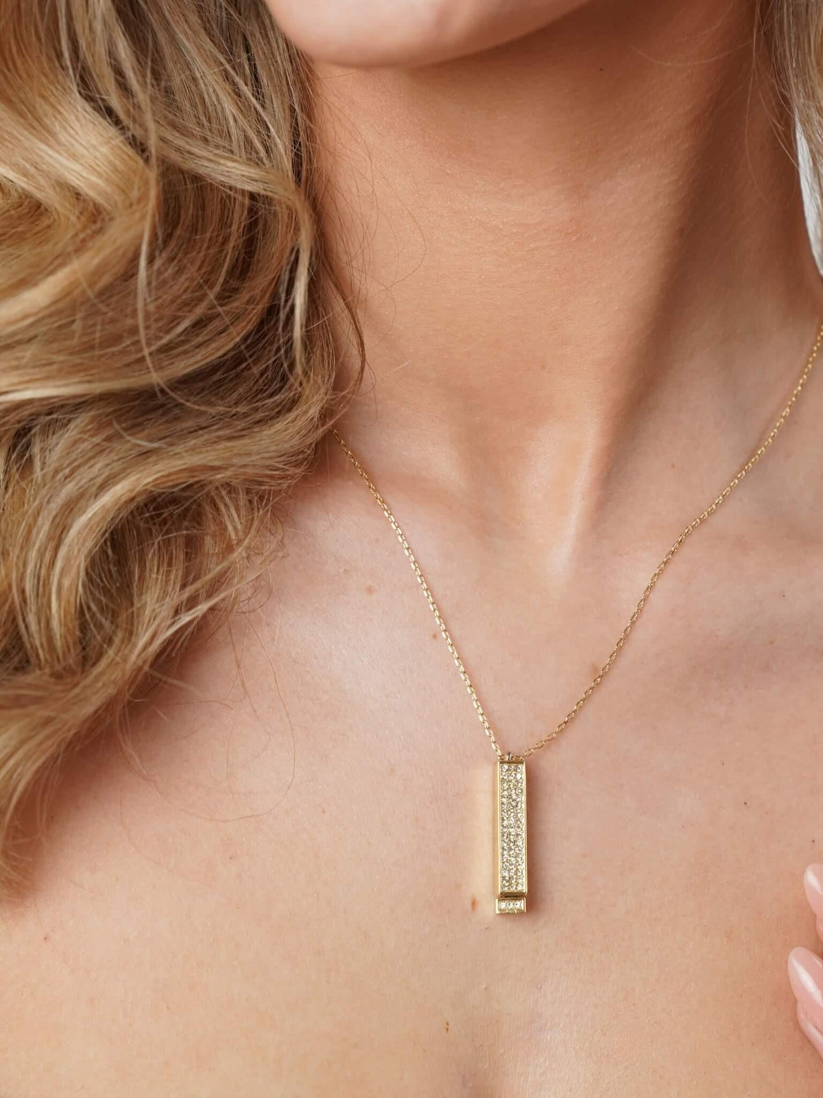 Bea | Halsband med ”I Love You”-hänge, guld
