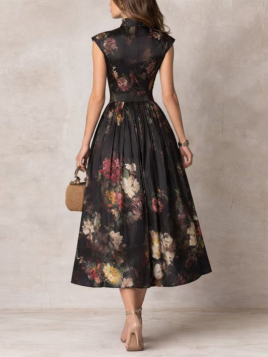 Salomé | Robe Midi en Soie Noire Plissée à Motif Floral et Col Haut