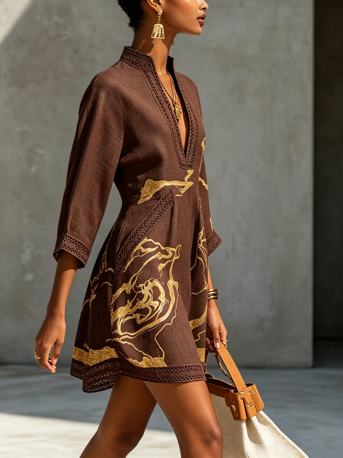 Aube | Mini Robe en Dentelle Noire et Dorée