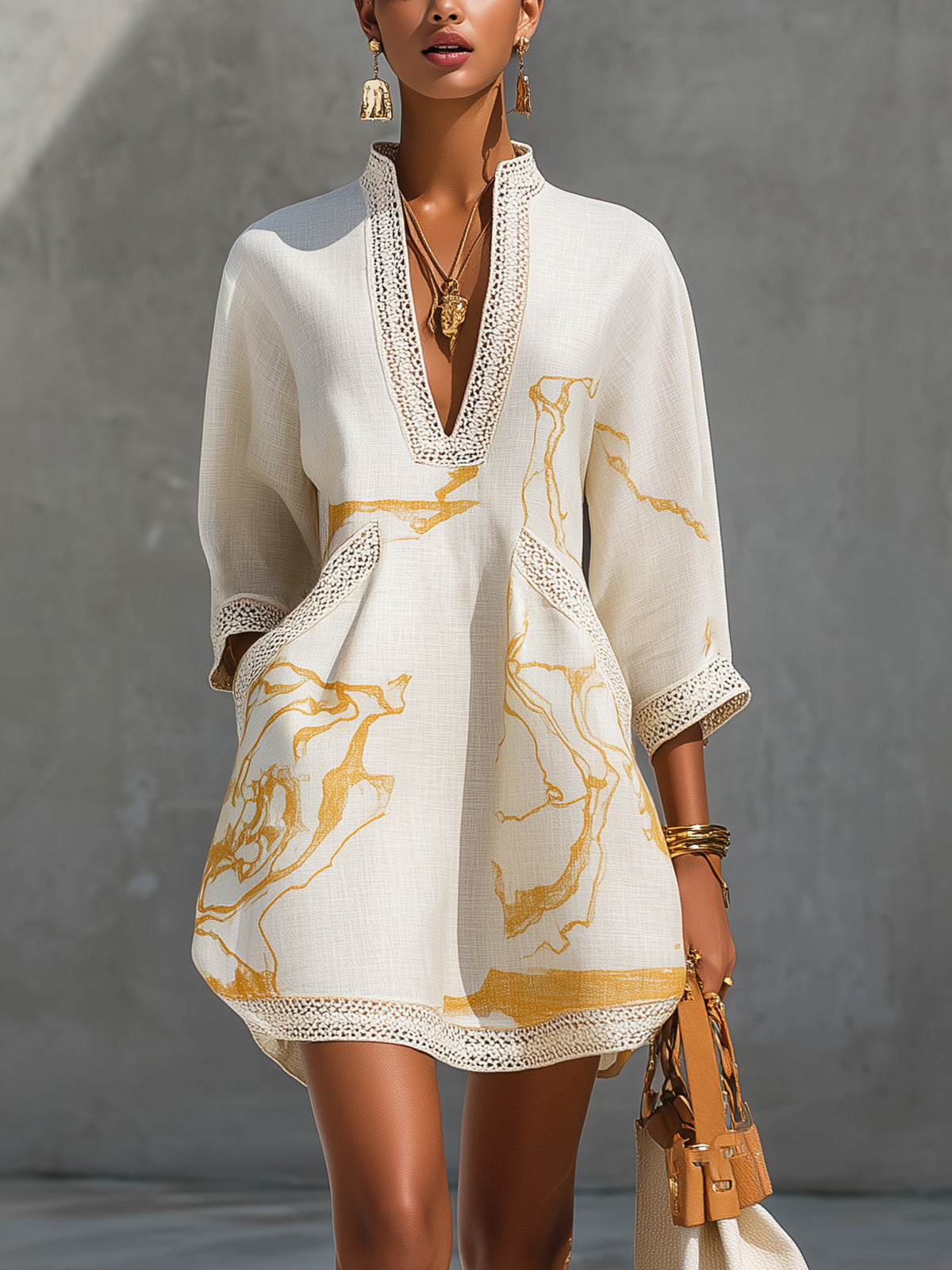 Aube | Mini Robe en Dentelle Noire et Dorée