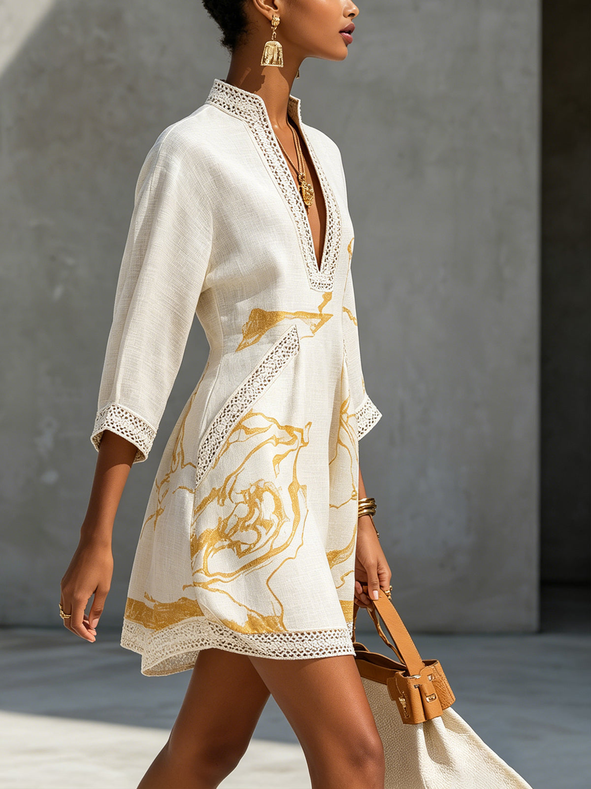 Aube | Mini Robe en Dentelle Noire et Dorée