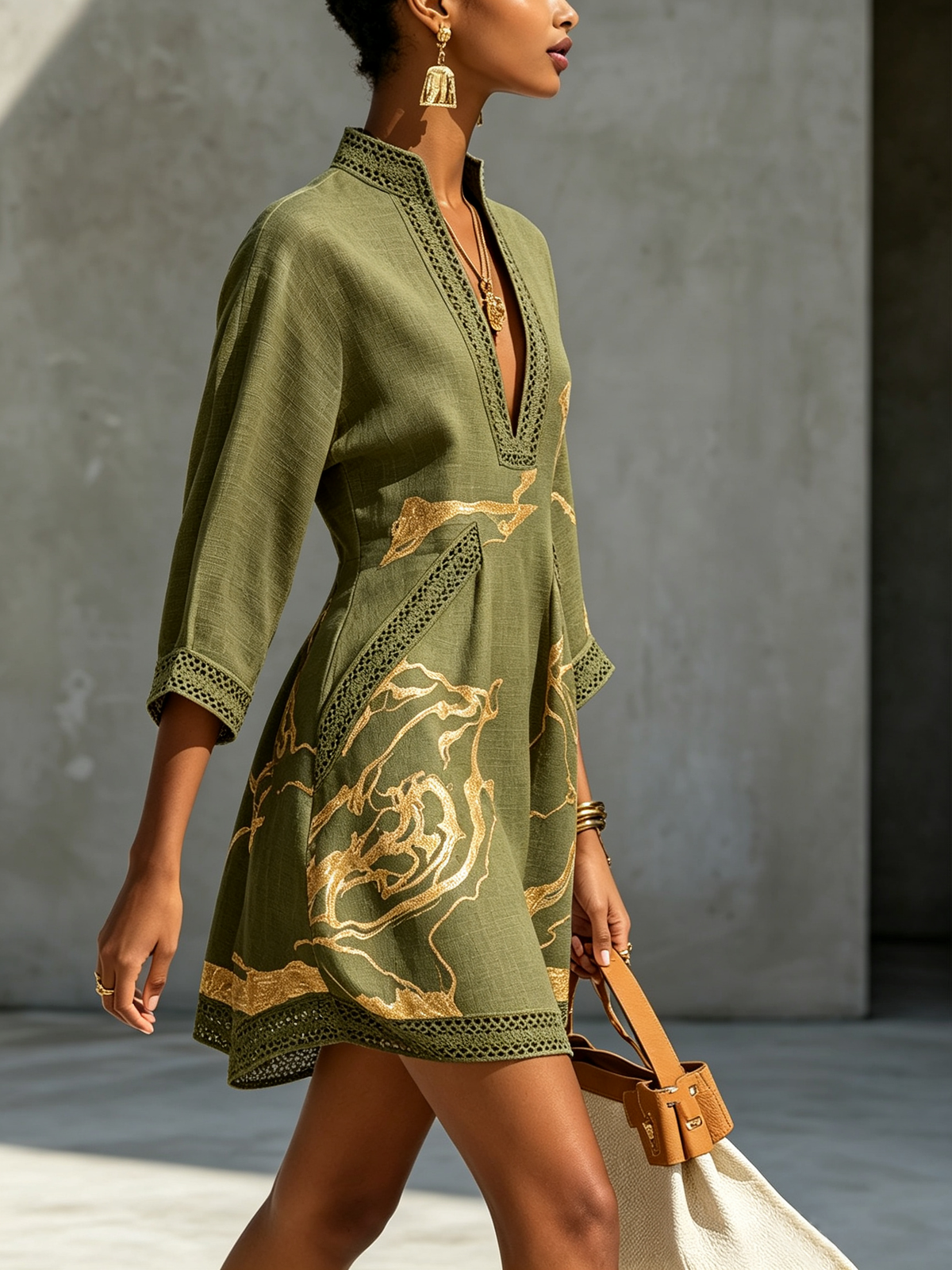 Aube | Mini Robe en Dentelle Noire et Dorée