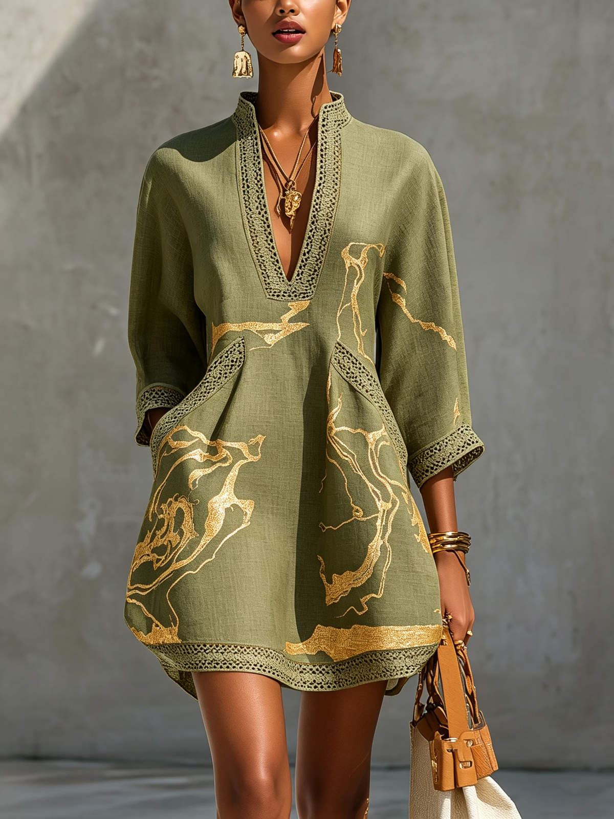 Aube | Mini Robe en Dentelle Noire et Dorée