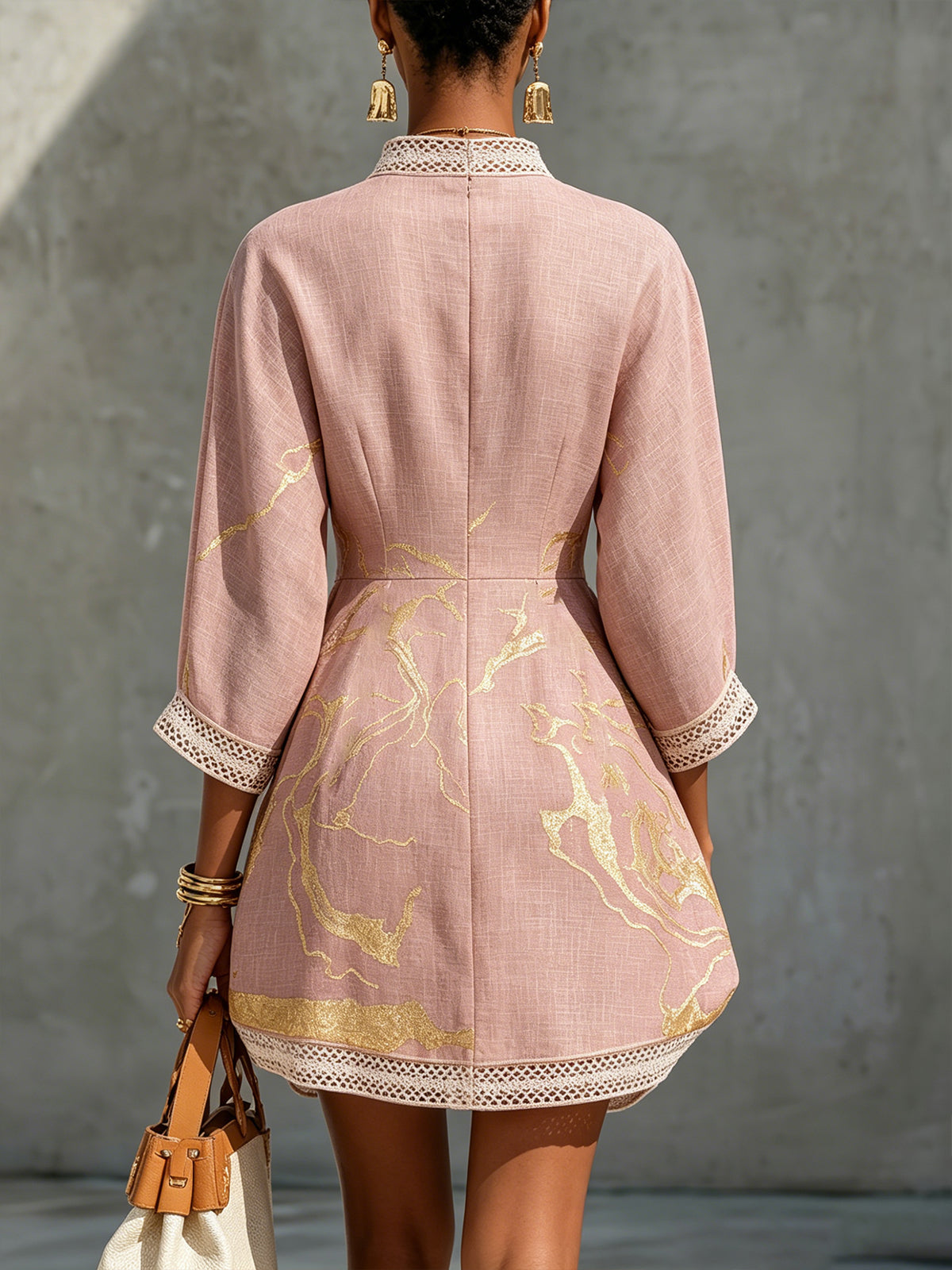 Aube | Mini Robe en Dentelle Noire et Dorée