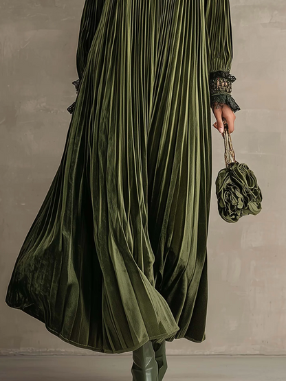 Olympe | Robe Longue Plissée Vert Olive à Détail Floral à l'Épaule
