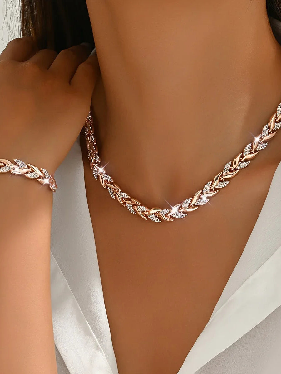 Adelaide | Halsband med fiskbenskedja, roséguld