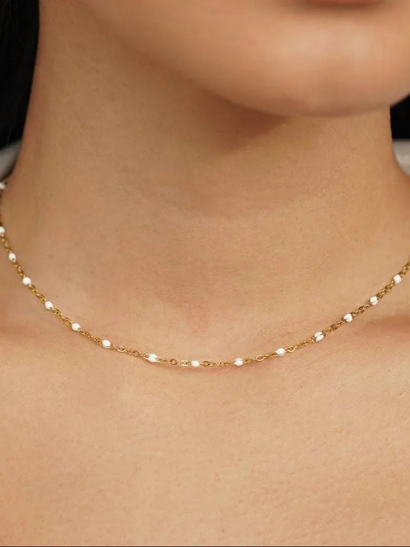 Fern | Halsband med vita pärlor, guld